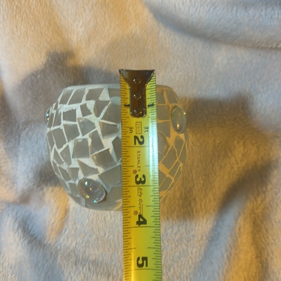 Snowflake Mosaic Candle holder/ looks super pretty - great decor item - Picture 5 of 6